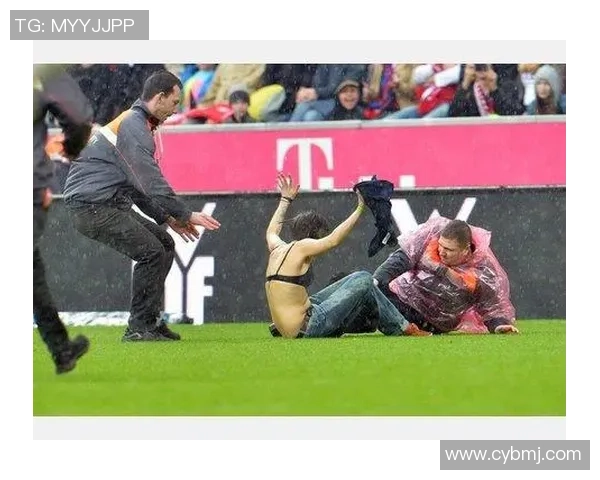 足球明星私密瞬间曝光引发热议内裤事件背后的真相揭秘