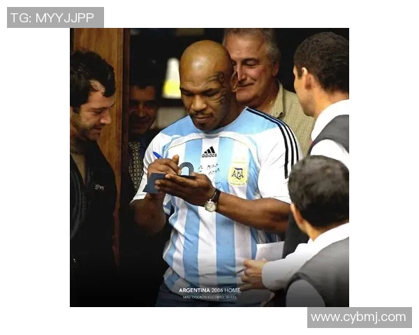 泰森与足球明星同框合影展现体育巨星的友谊与激情 泰森与足球明星同框合影展现体育巨星的友谊与激情